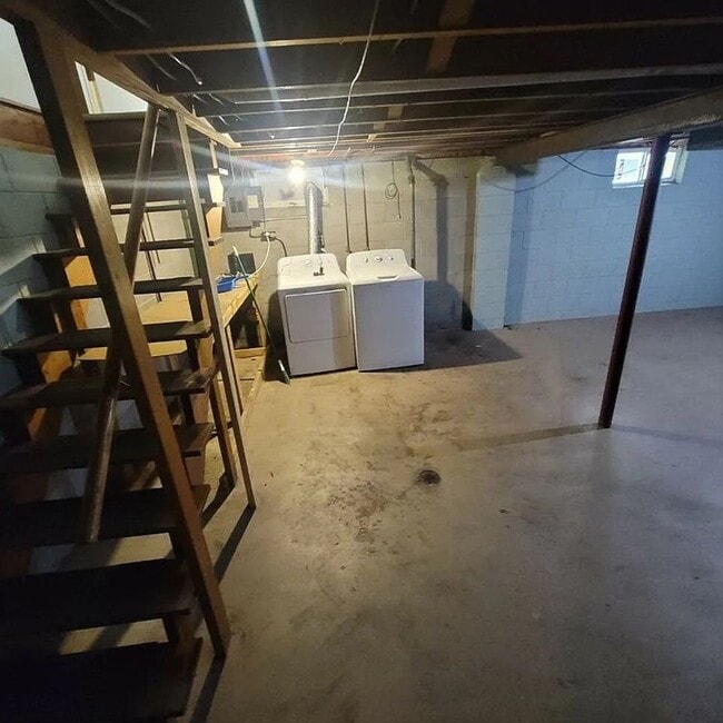 Building Photo - 1403/1405 Daley Avenue