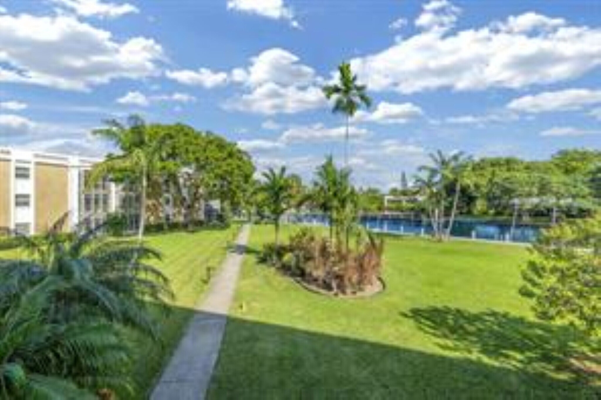 Building Photo - 3040 NE 16th Ave