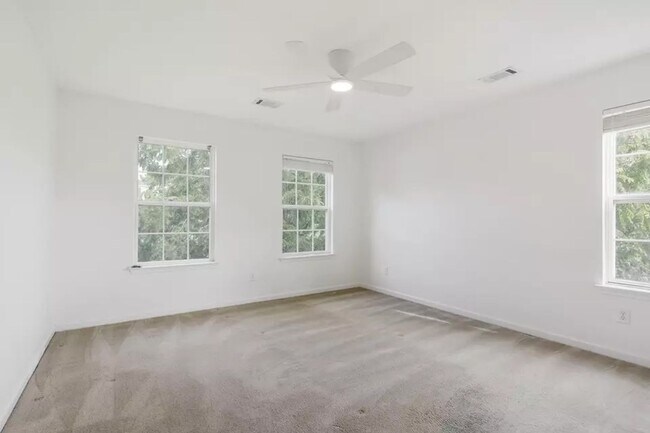 Building Photo - Executive 5BR / 4.5BA Rental In Bellevue