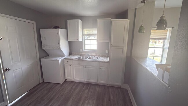 Building Photo - 2427 Ruffin St