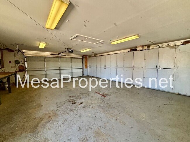 Building Photo - 9964 Arroyo Ave