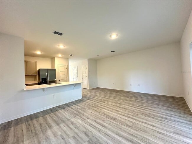 Building Photo - 2933 Canary Ave