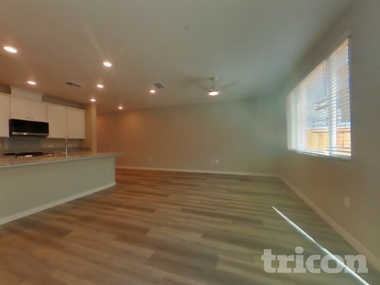 Building Photo - 6 Adella Pl