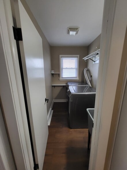 Laundry - 709 Michigan St