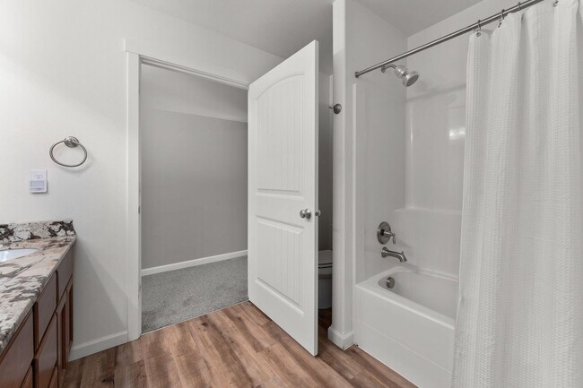 Building Photo - 3 Bedroom, 2 Bath Home