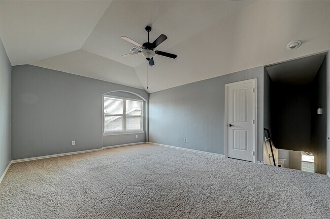 Building Photo - 17243 Lowell Lake Ln