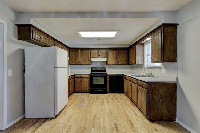 Building Photo - 15375 W Funston St
