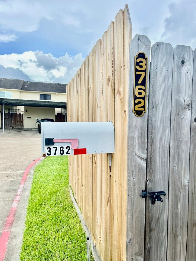 Building Photo - 3762 Laura Leigh Dr