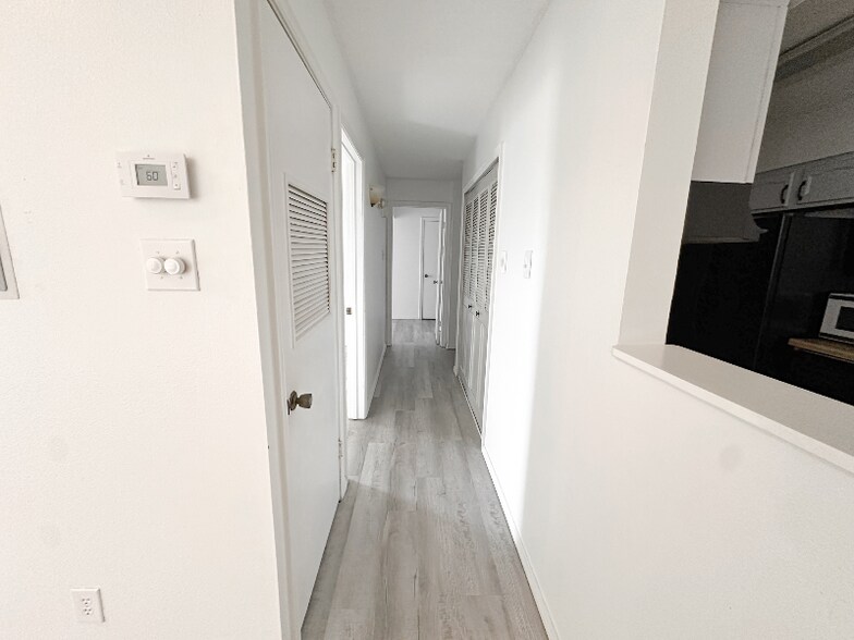 Building Photo - 6040 Grelot Rd