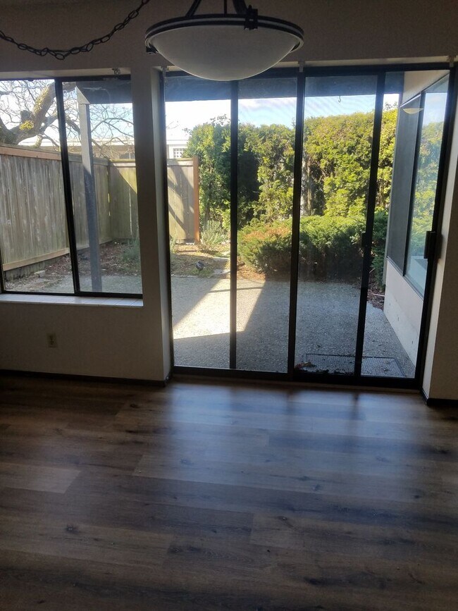 Building Photo - Estes Triplex