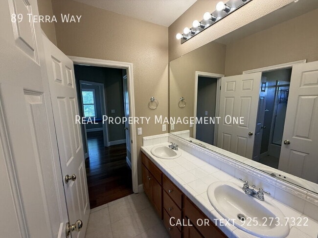 Building Photo - 89 Terra Way