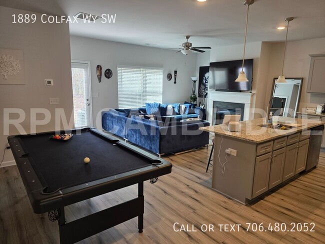 Building Photo - For Rent: Stunning 3-Bed, 3-Bath Townhome ...