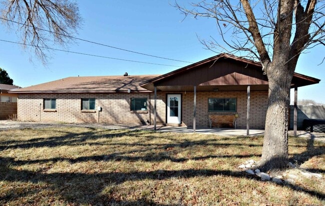 Building Photo - Beautifully Renovated 3bd/2ba home in Portales; Available 8/1/26