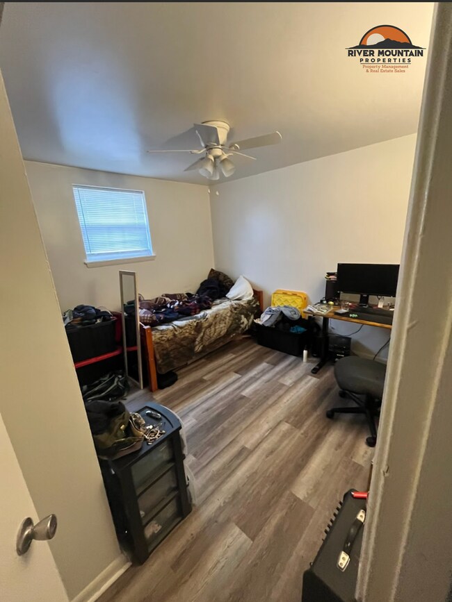 Building Photo - Updated Apartment Near Downtown – Prime Location!