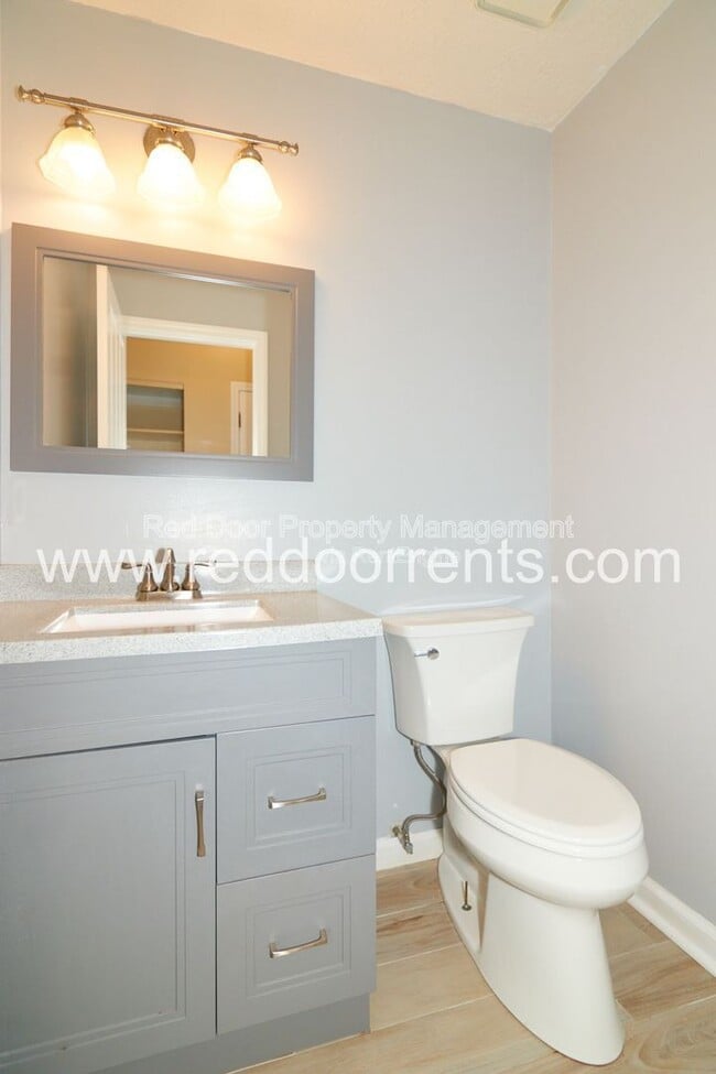 Building Photo - 12854 S Fleetwood Dr