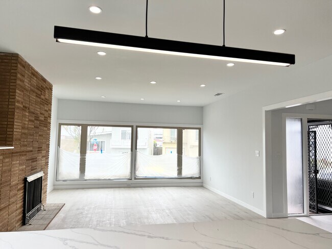 Building Photo - 2 Maywood Ave