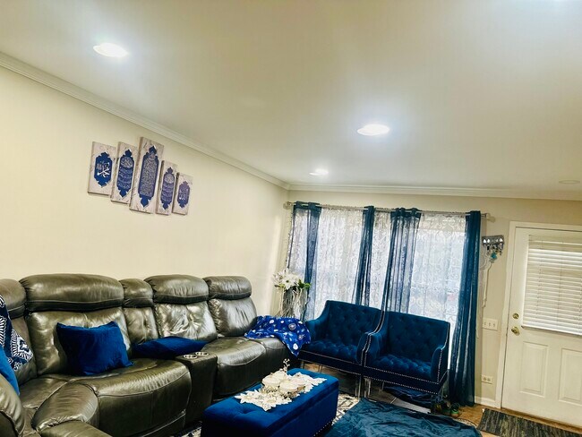 Building Photo - 225 Port Royal Cir