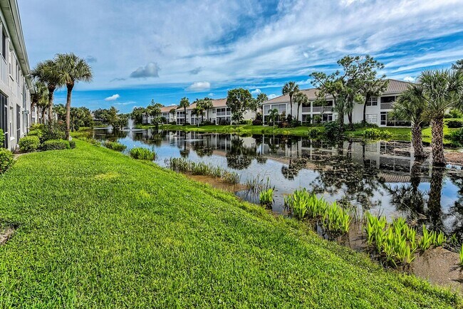 Building Photo - 2 BEDROOM CONDO AVAILABLE ASAP IN CALUSA BAY!!!