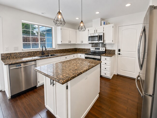 Building Photo - 1299 Rolling Hills Ct