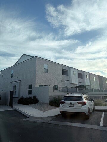 Building Photo - 2236 W Laurie Ln