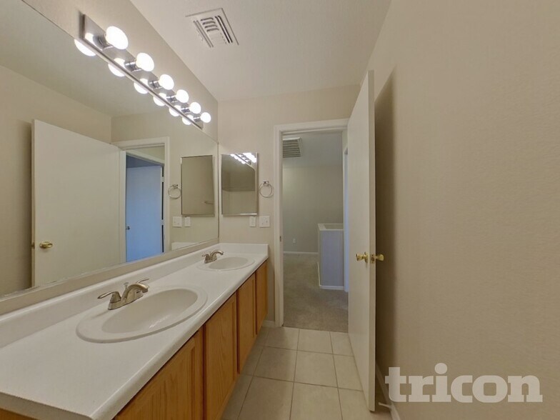 Building Photo - 2840 W Mineral Butte Dr