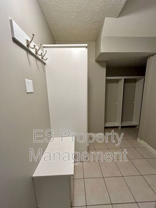 Building Photo - 6606 Reserve Dr