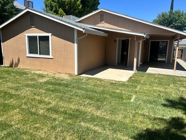 Building Photo - Updated 3 Bedroom 2 Bathroom Home in Woodland