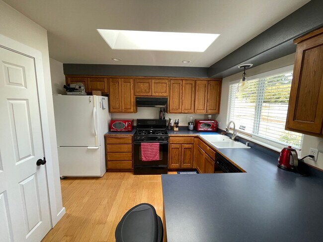 Building Photo - Modern Oak Harbor Living with a Fenced Backyard and Easy Commute
