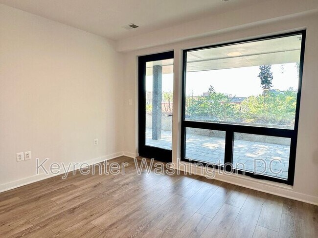 Building Photo - 1460 Belmont St NW