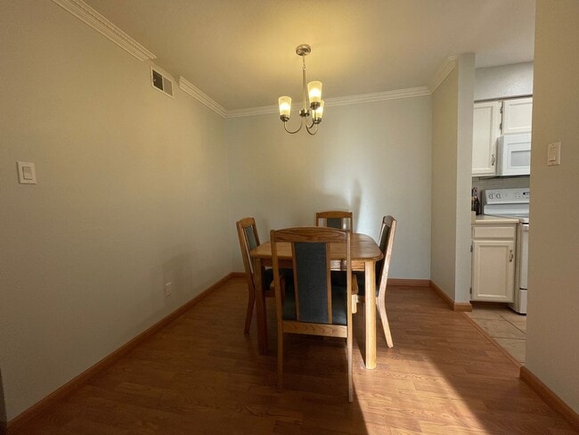 Building Photo - Furnished Oppenheimer Condo; Shorter Lease Options; Unit 212