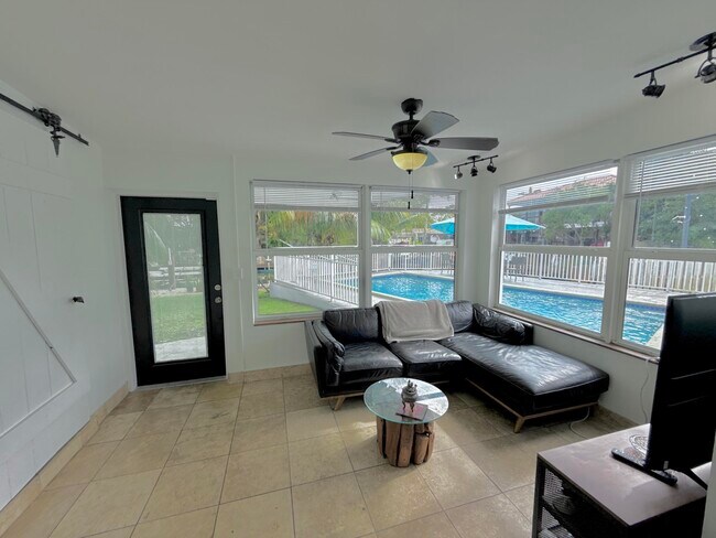 Building Photo - 4540 SW 28th Terrace