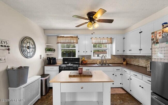 Building Photo - 585 Bamford Ave
