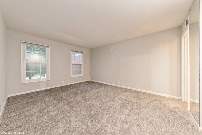 Building Photo - 560 Shorely Dr