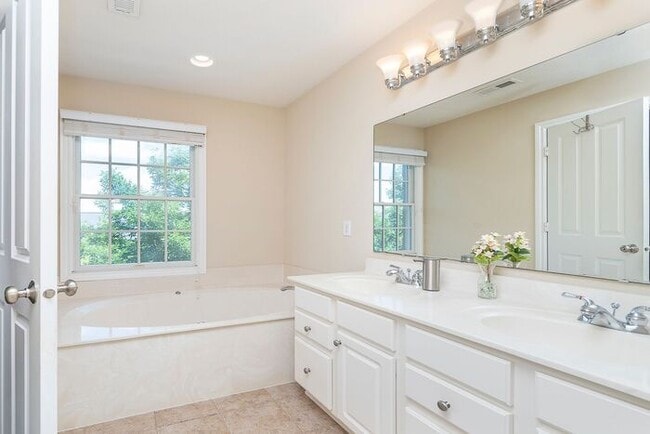 Building Photo - Beautiful 3 Bed Townhome In the Heart Of Village Of West Clay!