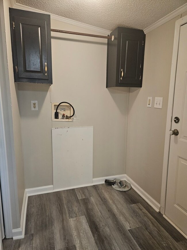 Building Photo - NEW LISTING!!!!!