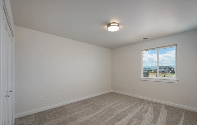 Building Photo - 3 bed/2.5 bathroom Townhouse