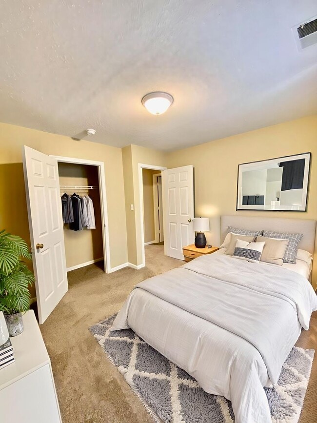 Building Photo - Whispering Winds Townhome in Lee's Summit MO