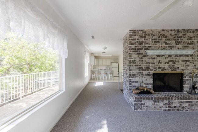 Building Photo - Serene 3 Bedroom, 2 Bathroom Home in Pine ...