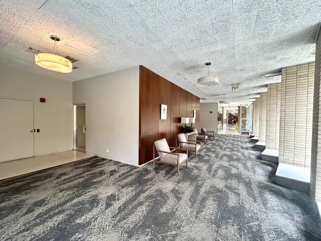 Building Photo - 3950 N Lake Shore Dr