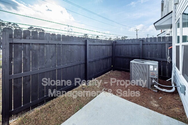 Building Photo - 4633 Forest Hills Dr