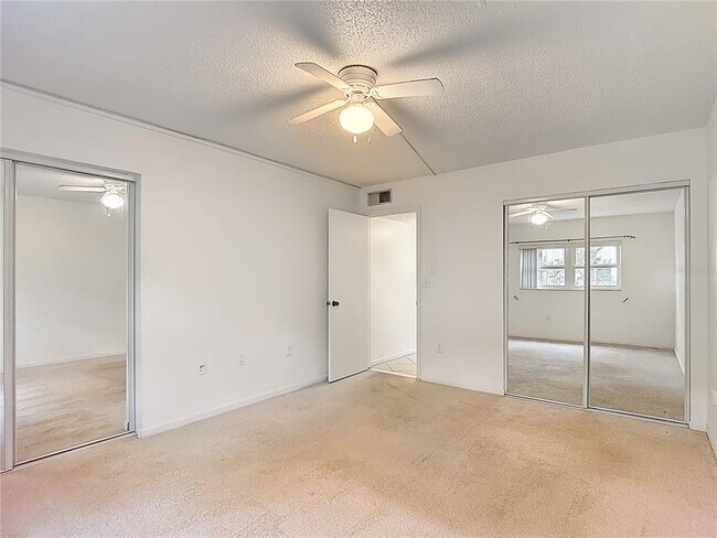 Building Photo - 831 Maple Ct