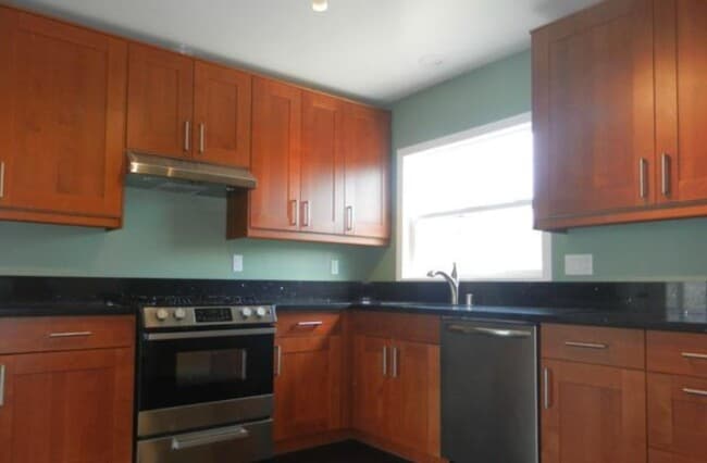 Building Photo - Charming Lakewood Home – Must See to Appreciate!