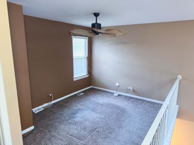 Building Photo - 1042 Ridgefield Cir