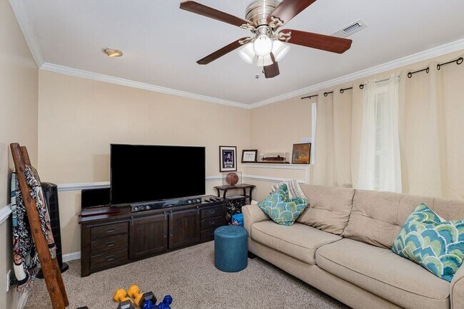 Building Photo - 11814 Gardenia Dr