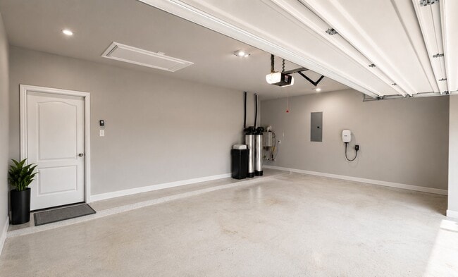 Building Photo - 8414 Divot Trce