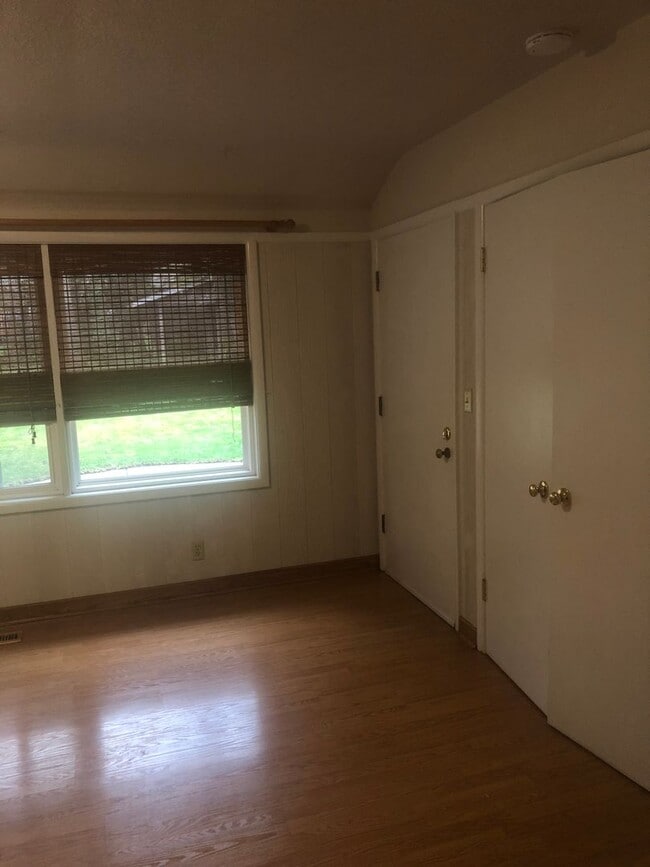 Building Photo - Stylish 4 bedroom 1.5 bath in SE Salem