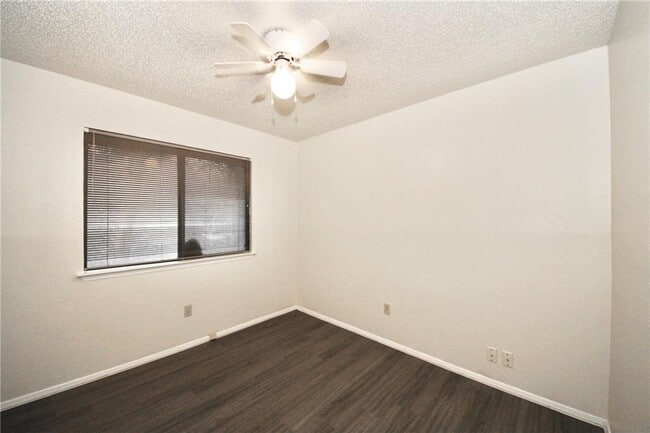 Building Photo - 6710 Hart Ln