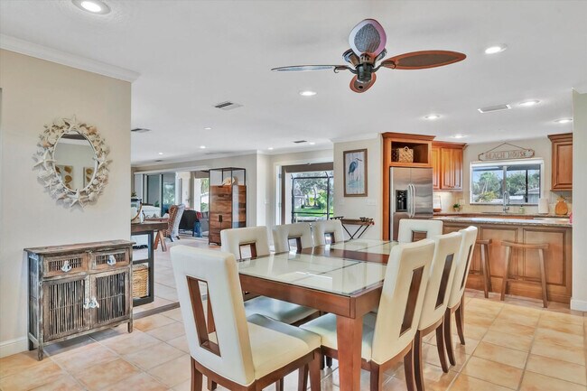 Building Photo - 1038 Contento St