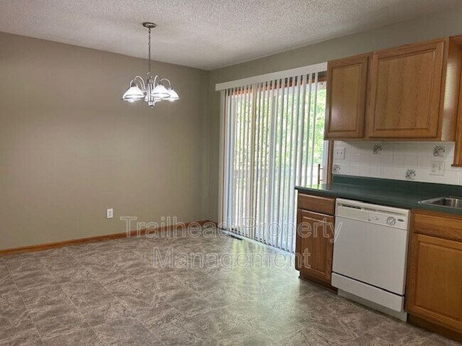 Building Photo - 401 SW Stoney Brook Ln