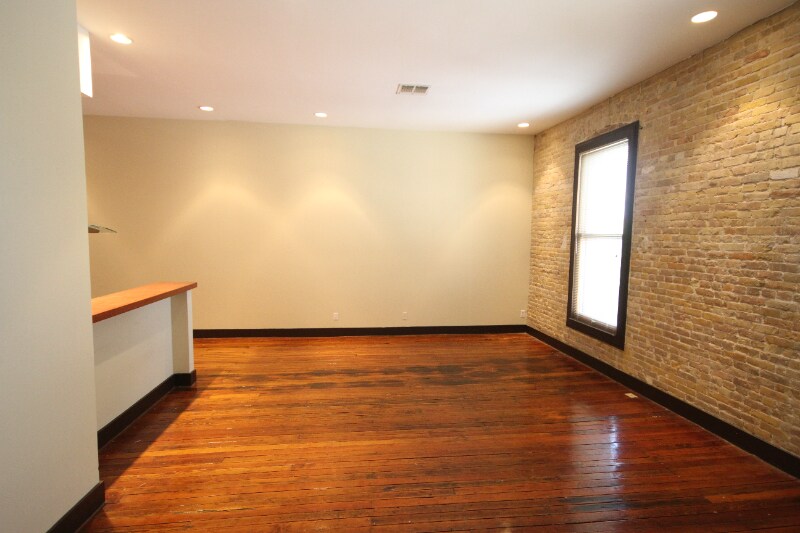 Building Photo - 319 S Flores St